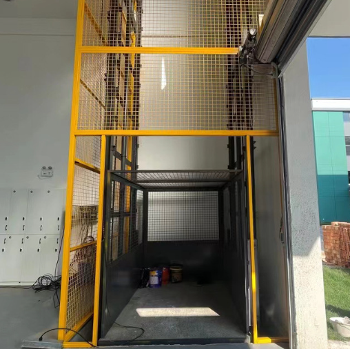 上高导轨式升降机助力物流园破解运输难题